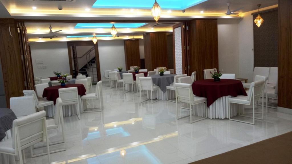 Alankrita Suites & Party Halls Mérath Exteriér fotografie